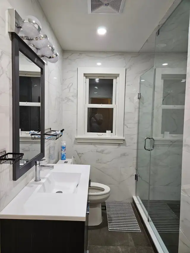 Fully Furnished Room near McMaster University, Hamilton - Photo 2