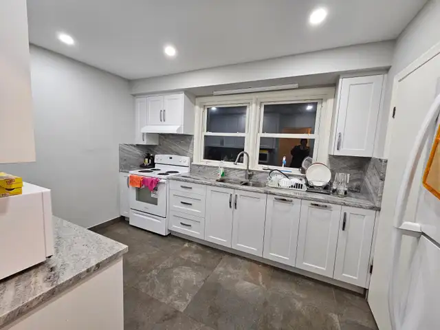 Fully Furnished Room near McMaster University, Hamilton - Photo 3