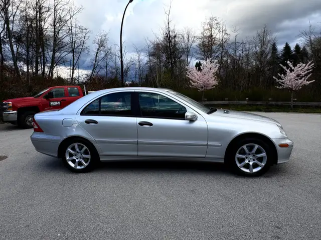 2005 Mercedes Benz C 240 4Matic - Photo 3