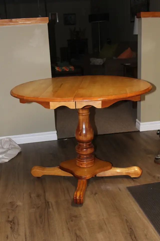 Round Maple Kitchen Table