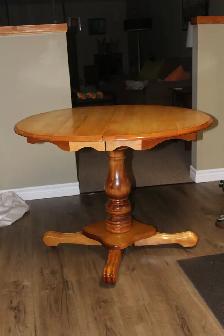 Round Maple Kitchen Table