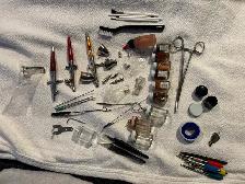 ONE STILL NEW AIR BRUSH KIT AN CASEAS PICTURED