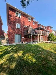 Bright and spacious basement apartment - Photo 9