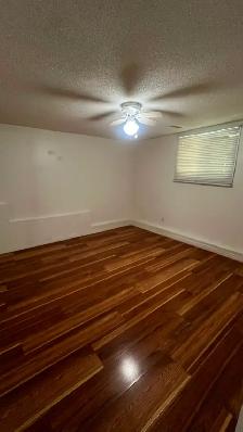 Bright and spacious basement apartment - Photo 13