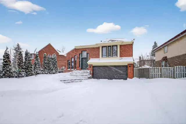 LUXURY 6-BED DDO HOME | Fully Renovated | Near REM