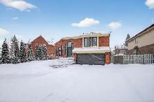 LUXURY 6-BED DDO HOME | Fully Renovated | Near REM