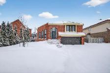 LUXURY 6-BED DDO HOME | Fully Renovated | Near REM - Photo 15