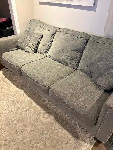 Grey Couch - Photo 1