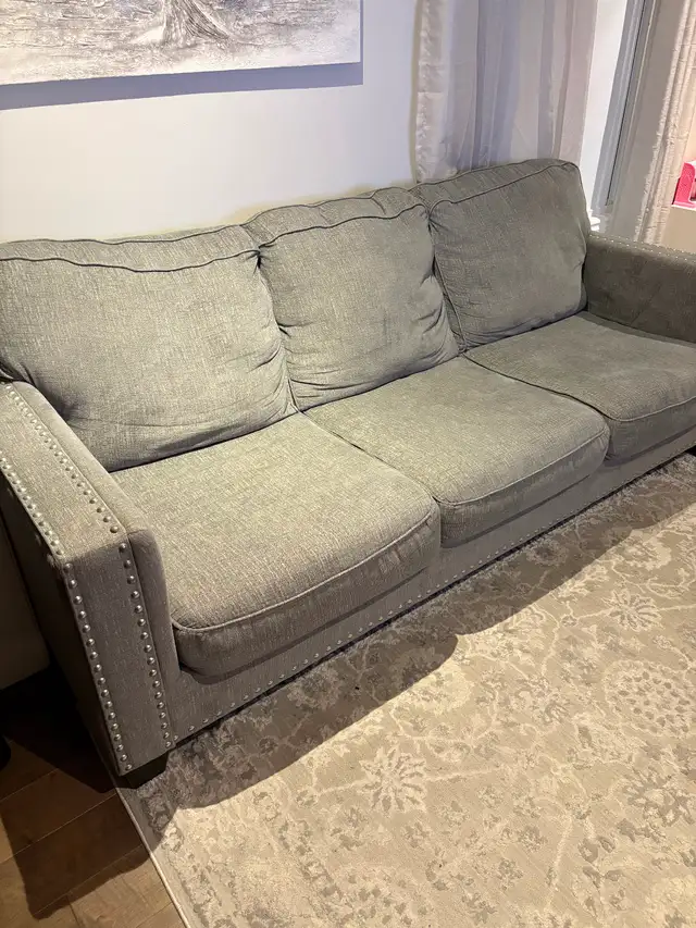 Grey Couch - Photo 3