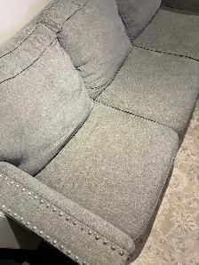 Grey Couch - Photo 4