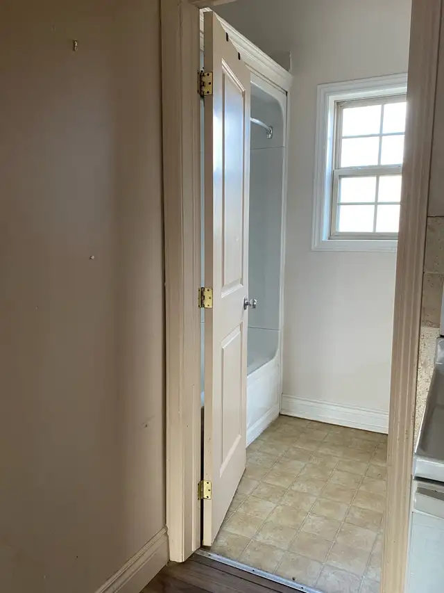 Western University, London, ON.  SUBLEASE - Photo 2