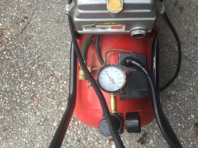 Husky Compressor, Red - Photo 4