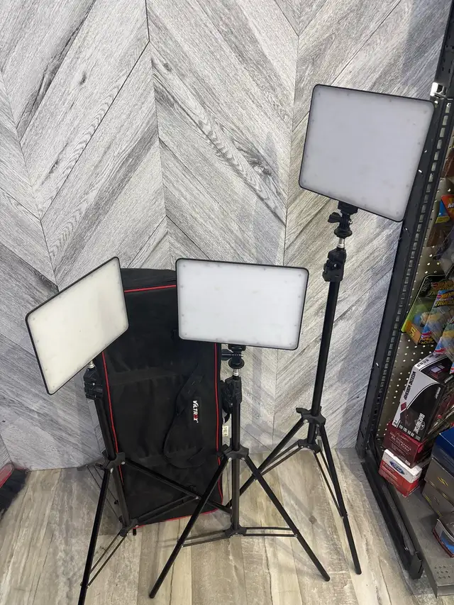 Viltrox VL-200T 3X LED Light Tropod Pack In Carrying Case