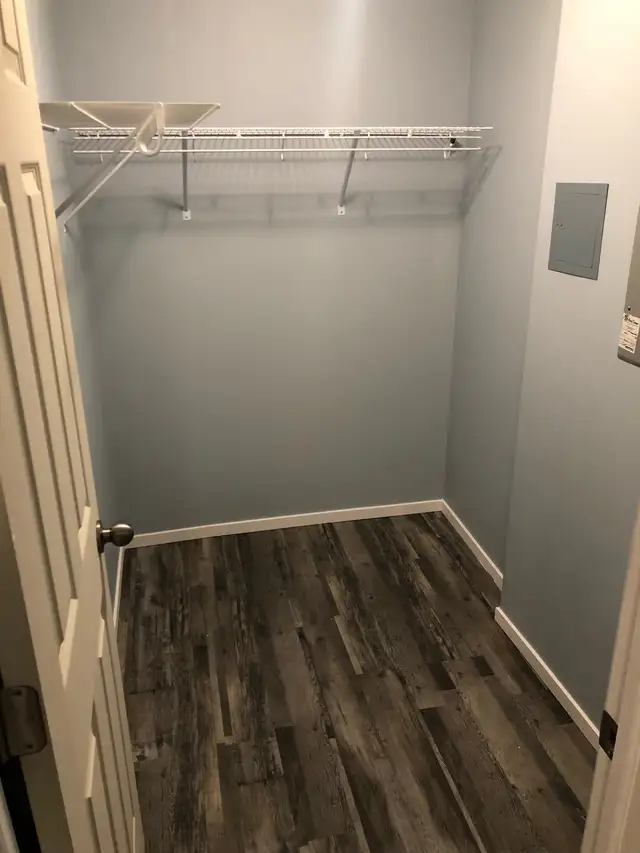 Room for rent in quiet & well kept home - Photo 3