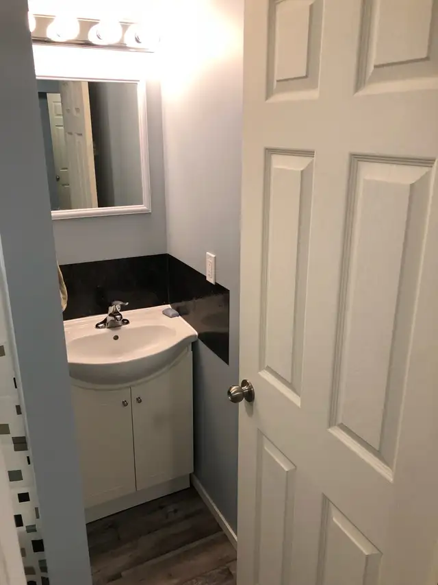 Room for rent in quiet & well kept home - Photo 4