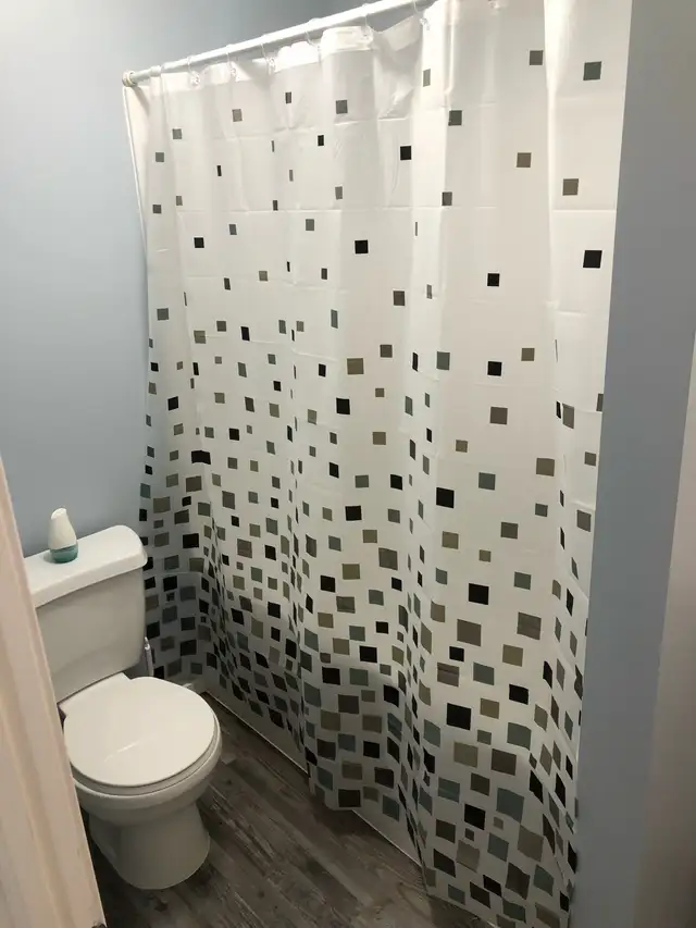 Room for rent in quiet & well kept home - Photo 5