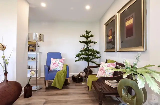 Luxury 3BDr DEN Apartment in Bedford - Photo 4