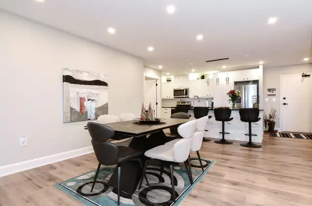 Luxury 3BDr DEN Apartment in Bedford - Photo 6