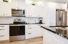 Luxury 3BDr DEN Apartment in Bedford - Photo 7