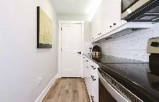 Luxury 3BDr DEN Apartment in Bedford - Photo 9