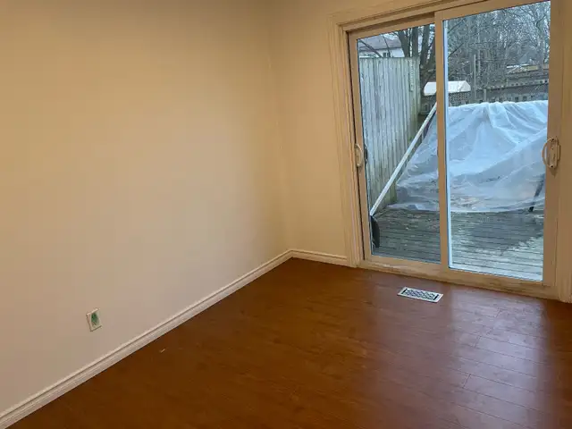 READY TODAY Room in London (near Algyle Mall)-$900 All inclusive - Photo 5