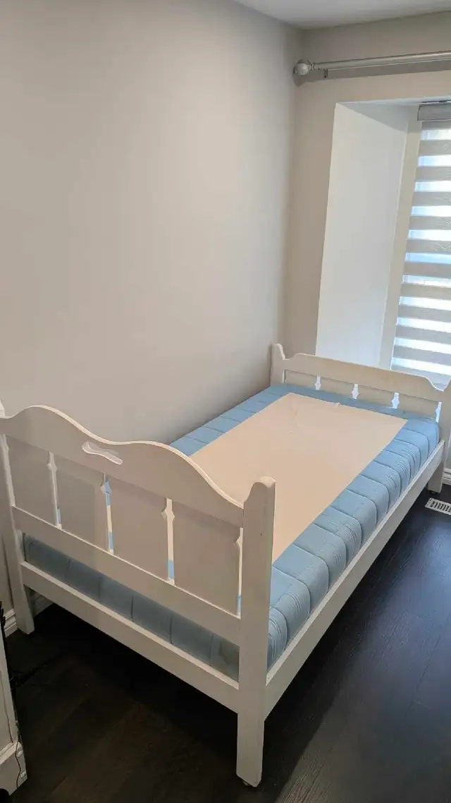 FREE Single Bed wood pick up Kennedy and Ellesmere