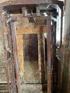 Cattle automatic headgate.   $525.  New $2000 in West Edm - Photo 2