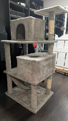 FREE Cat Tower pick up Kennedy and Ellesmere - Photo 2