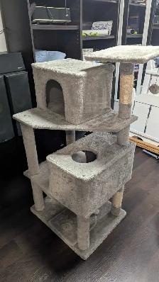 FREE Cat Tower pick up Kennedy and Ellesmere - Photo 3