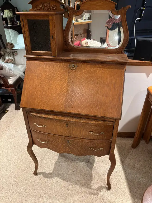 Antique writing desk( quarter cut oak)