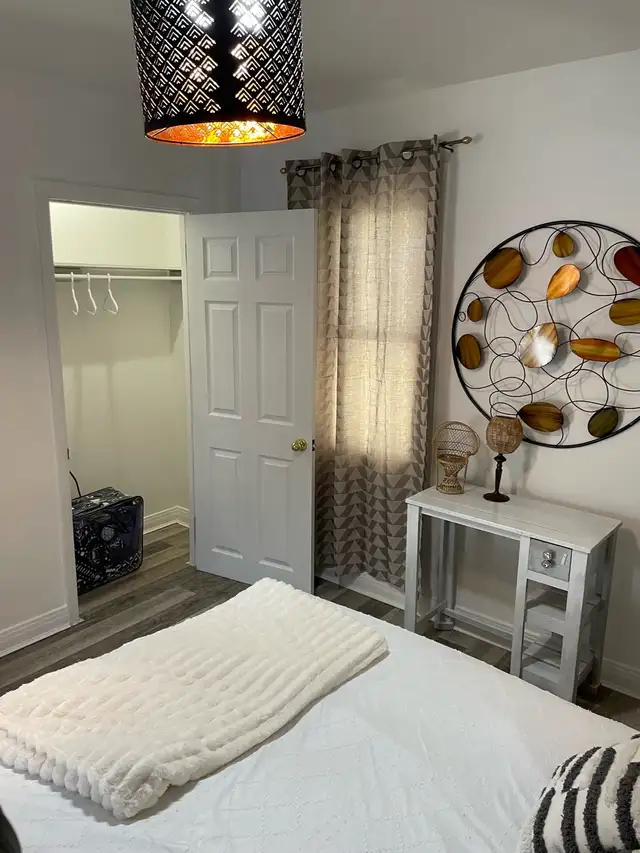 April Room available - Photo 3