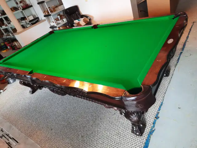 Olhausen 9' pool table.