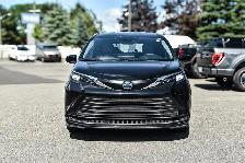2025 Toyota Sienna Hybrid - Photo 2