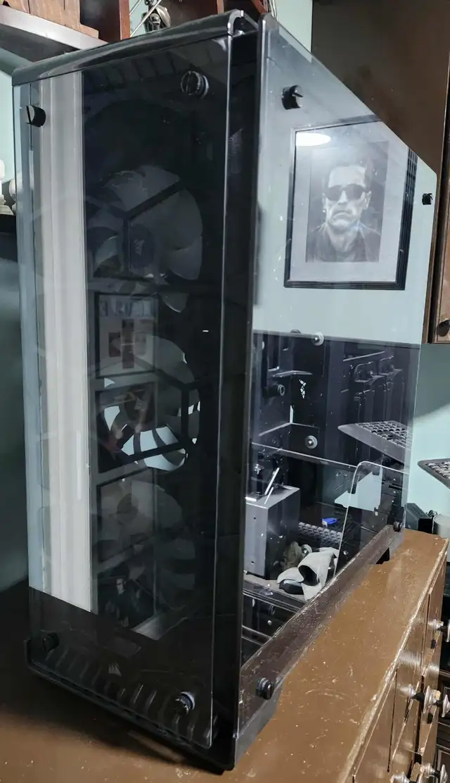 CORSAIR CRYSTAL 570X RGB CASE – TEMPERED GLASS – 3 RGB FANS $110 - Photo 2