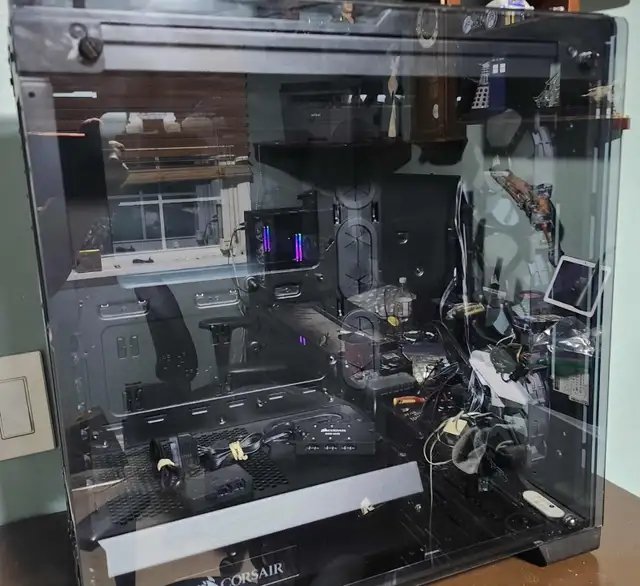 CORSAIR CRYSTAL 570X RGB CASE – TEMPERED GLASS – 3 RGB FANS $110 - Photo 4