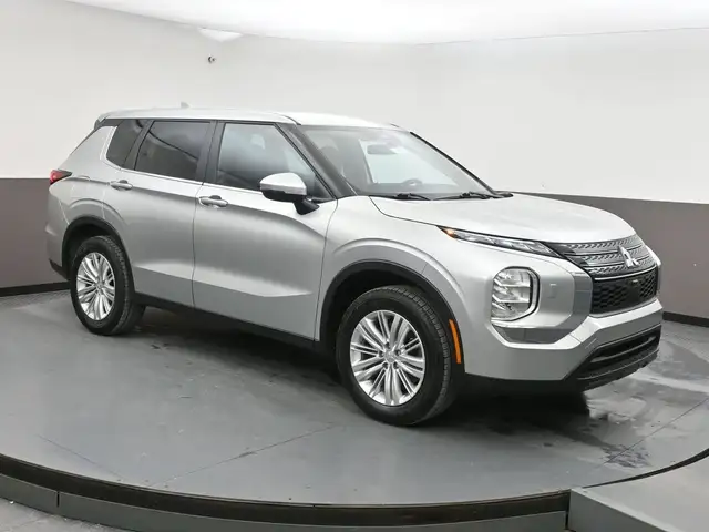 2024 Mitsubishi Outlander ES HEATED SEATS ALLOT WHEELS APPLE CAR