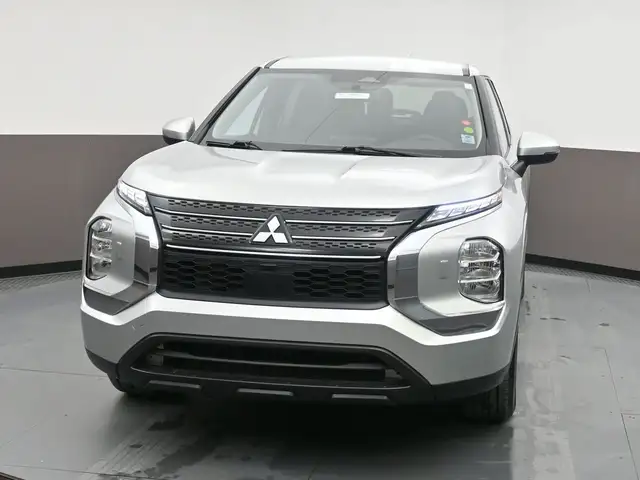 2024 Mitsubishi Outlander ES HEATED SEATS ALLOT WHEELS APPLE CAR - Photo 2