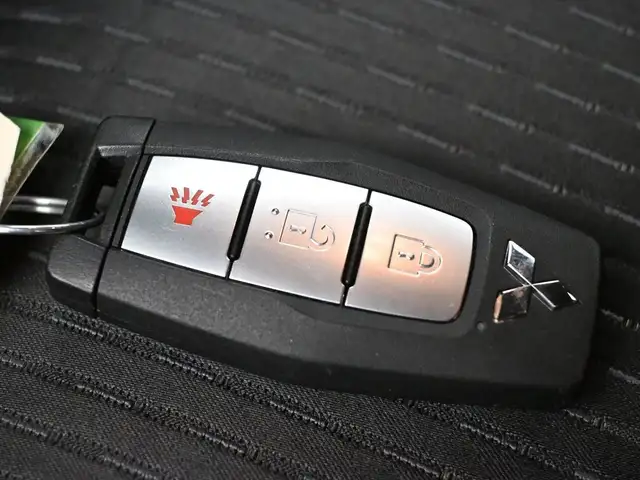 2024 Mitsubishi Outlander ES HEATED SEATS ALLOT WHEELS APPLE CAR - Photo 6