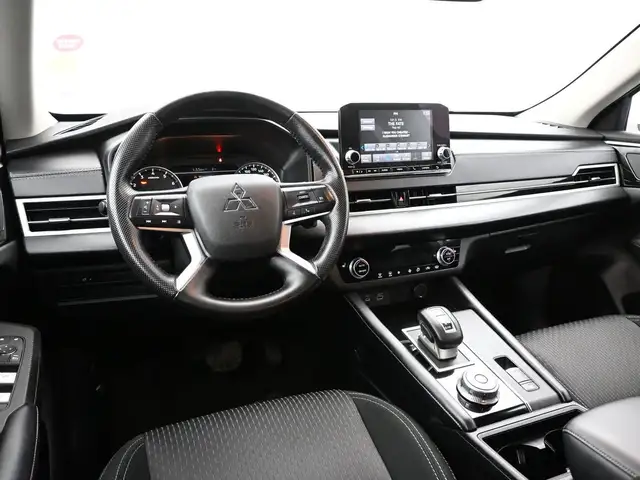 2024 Mitsubishi Outlander ES HEATED SEATS ALLOT WHEELS APPLE CAR - Photo 18