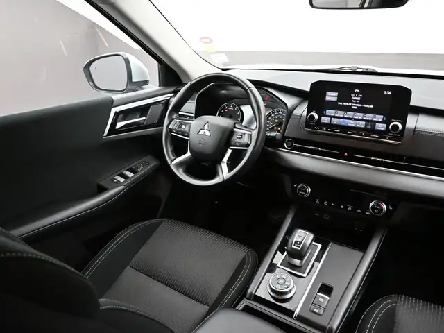2024 Mitsubishi Outlander ES HEATED SEATS ALLOT WHEELS APPLE CAR - Photo 26