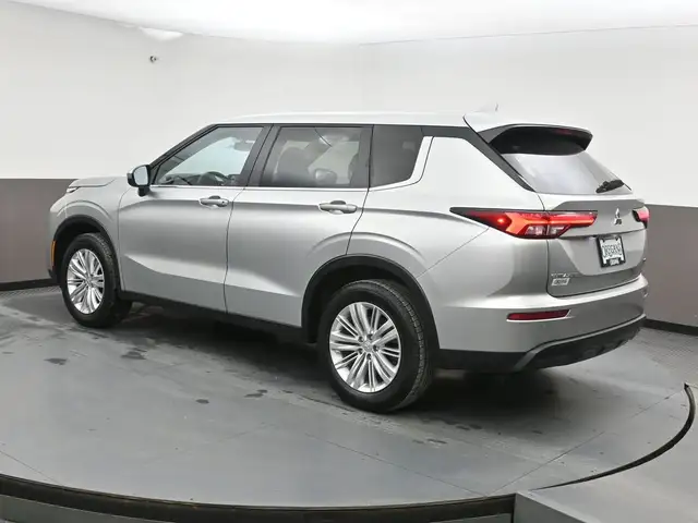 2024 Mitsubishi Outlander ES HEATED SEATS ALLOT WHEELS APPLE CAR - Photo 31