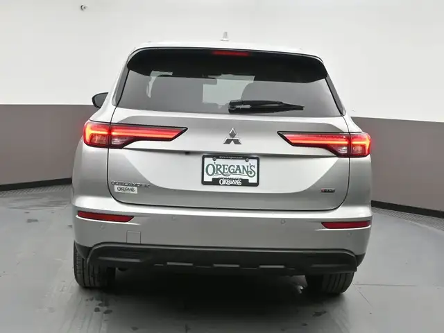 2024 Mitsubishi Outlander ES HEATED SEATS ALLOT WHEELS APPLE CAR - Photo 32
