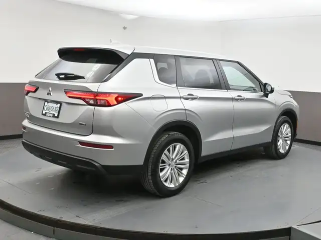 2024 Mitsubishi Outlander ES HEATED SEATS ALLOT WHEELS APPLE CAR - Photo 33