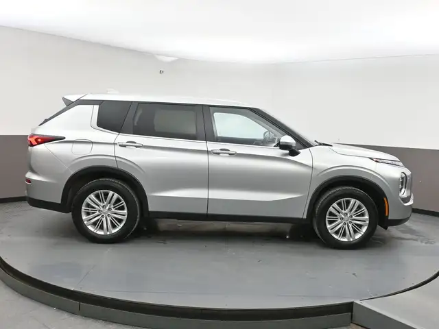 2024 Mitsubishi Outlander ES HEATED SEATS ALLOT WHEELS APPLE CAR - Photo 34