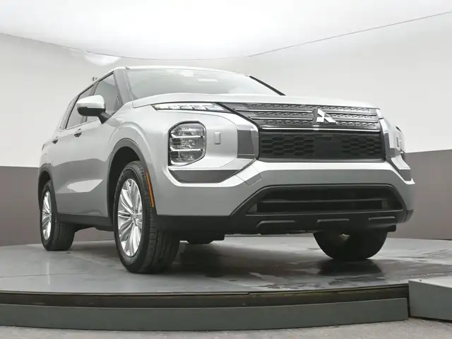 2024 Mitsubishi Outlander ES HEATED SEATS ALLOT WHEELS APPLE CAR - Photo 35