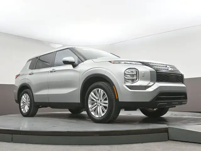 2024 Mitsubishi Outlander ES HEATED SEATS ALLOT WHEELS APPLE CAR - Photo 37