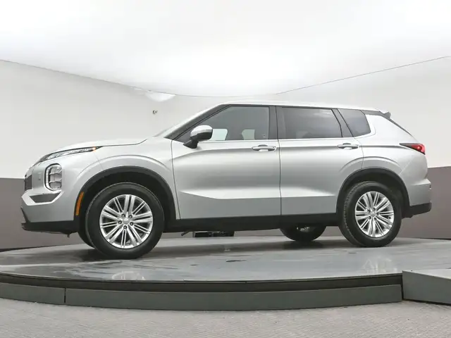 2024 Mitsubishi Outlander ES HEATED SEATS ALLOT WHEELS APPLE CAR - Photo 39