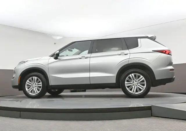 2024 Mitsubishi Outlander ES HEATED SEATS ALLOT WHEELS APPLE CAR - Photo 40