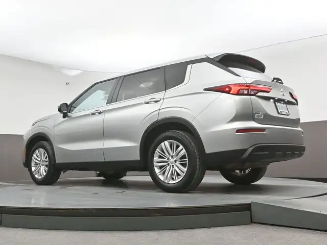 2024 Mitsubishi Outlander ES HEATED SEATS ALLOT WHEELS APPLE CAR - Photo 41