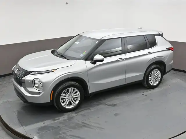 2024 Mitsubishi Outlander ES HEATED SEATS ALLOT WHEELS APPLE CAR - Photo 45